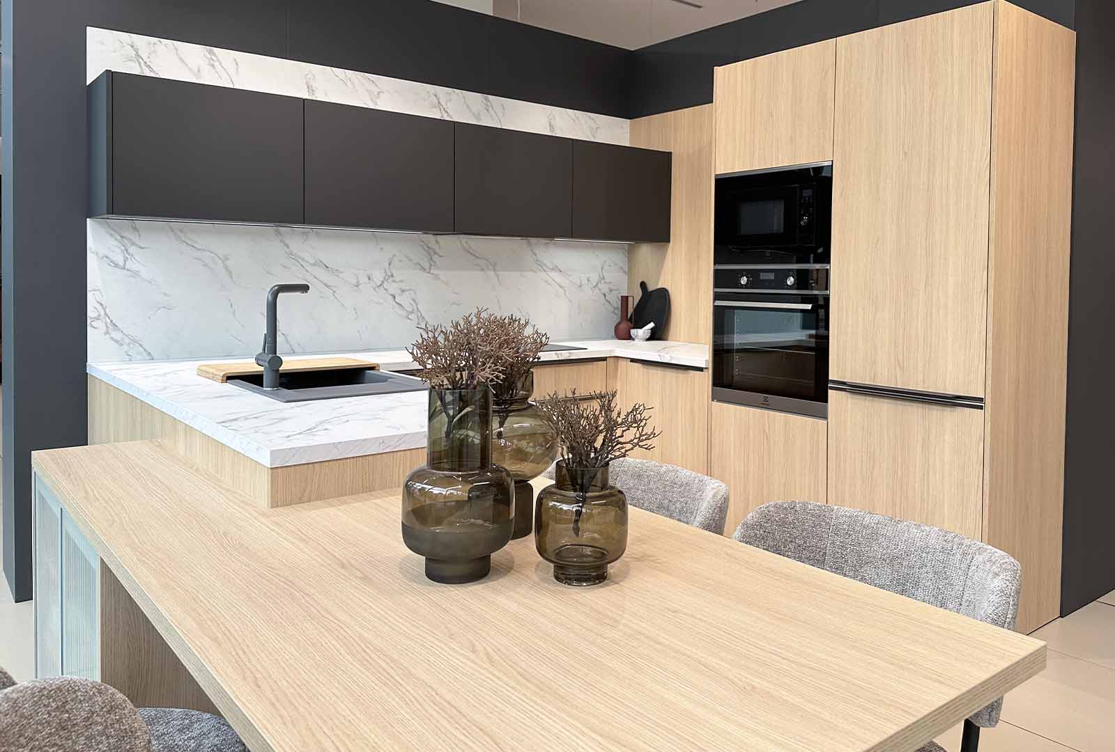 Dub_Vicenza_Antracite_Matt_Marble_Crystal_(9)